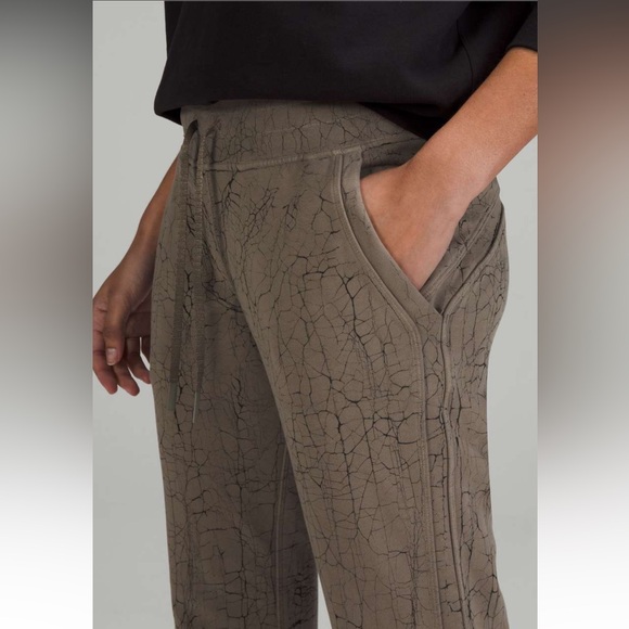 Women’s Lululemon Warm Down Jogger Pants 7/8 Length Thread Dye Rover Black Sz 14 - Picture 3 of 11